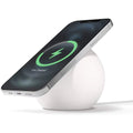 Support de bureau magnétique MagSafe en silicone blanc avec iPhone en charge sans fil